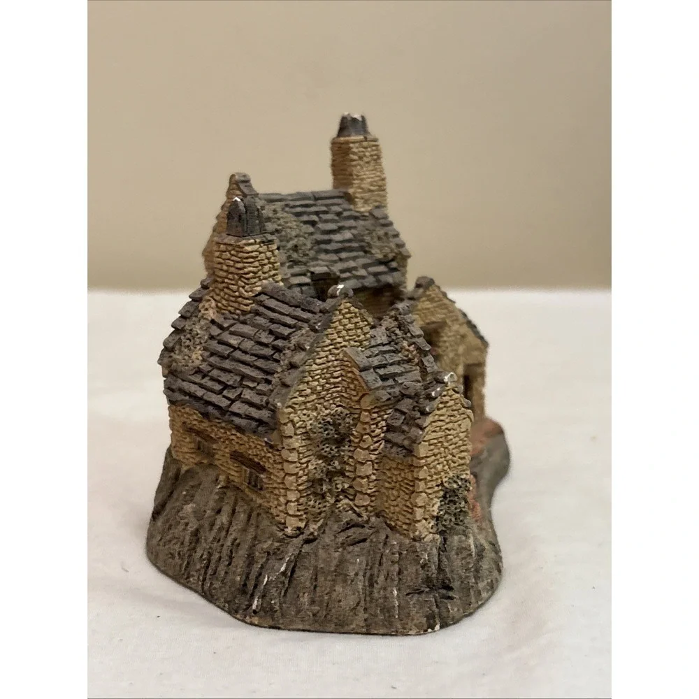 Vintage 1983 David Winter Cottages John Hine Fisherman's Wharf Figurine